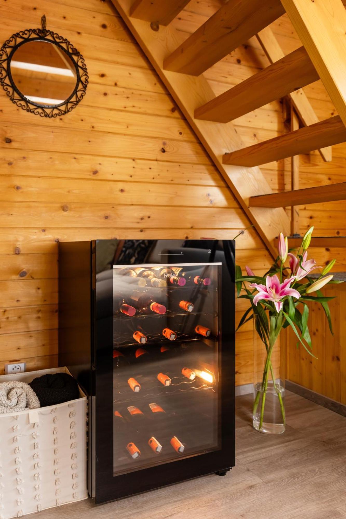 Private Summer House With Swimming Pool, Beach Bar And Pit For Football And Volleyball Hvezdonice Exterior photo