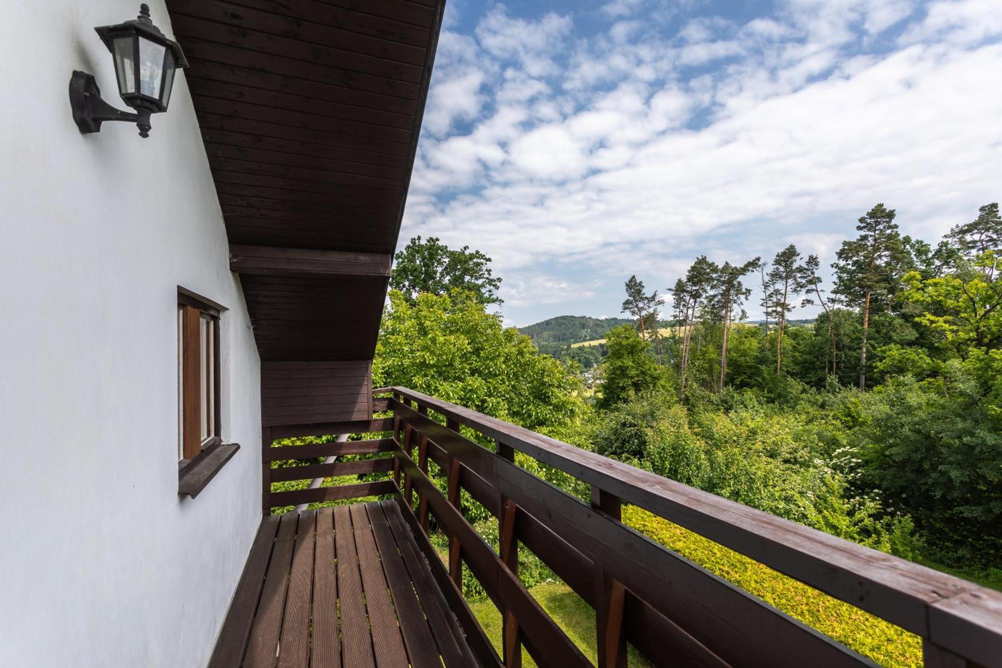 Private Summer House With Swimming Pool, Beach Bar And Pit For Football And Volleyball Hvezdonice Exterior photo