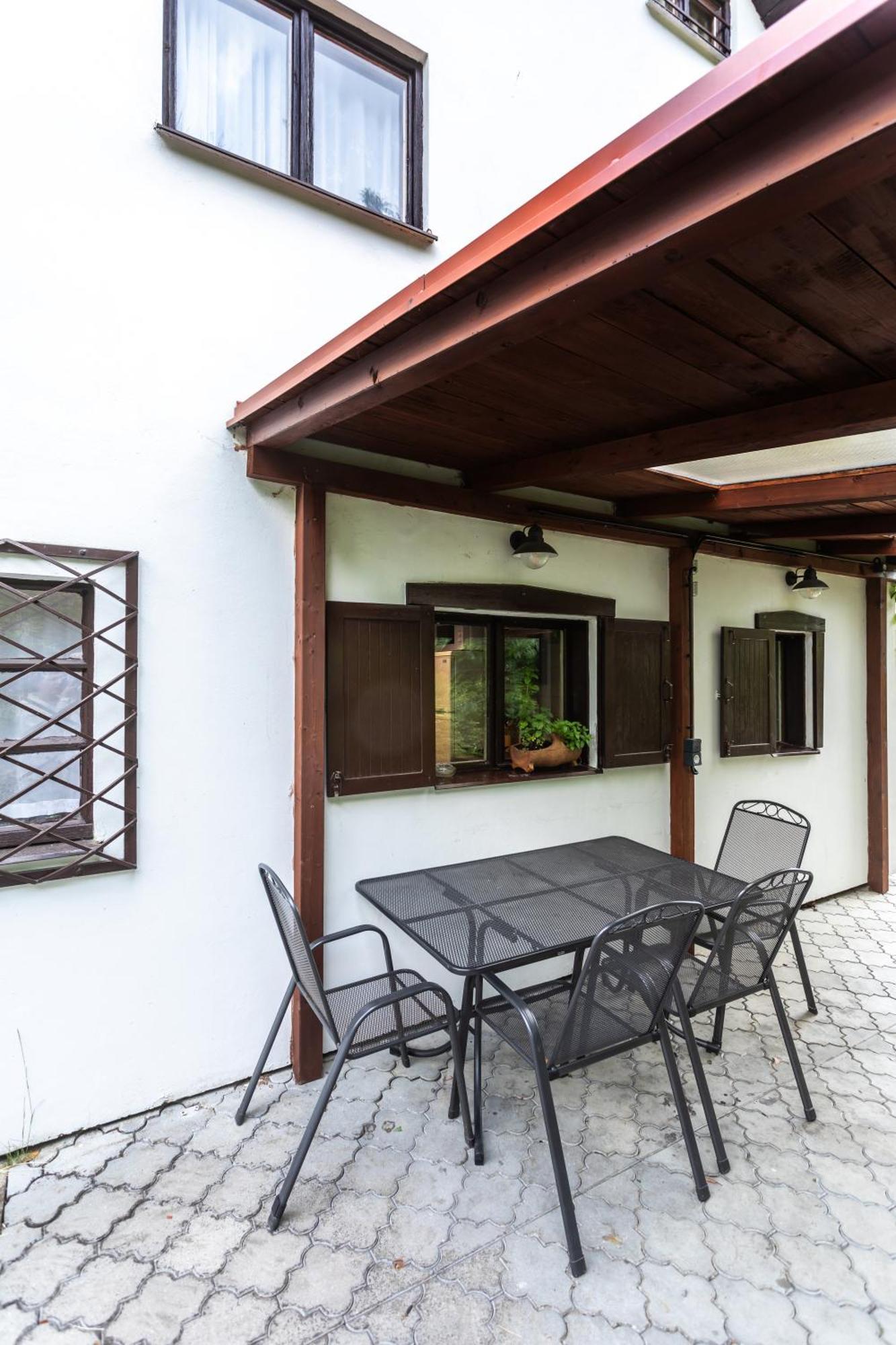 Private Summer House With Swimming Pool, Beach Bar And Pit For Football And Volleyball Hvezdonice Exterior photo